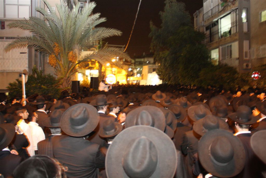 תיעוד: גדולי הדור מספידים את הרבנית קנייבסקי ע"ה