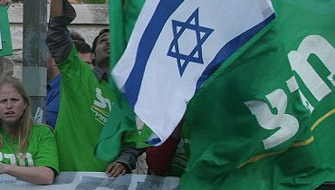 דגלי מפלגת מרצ