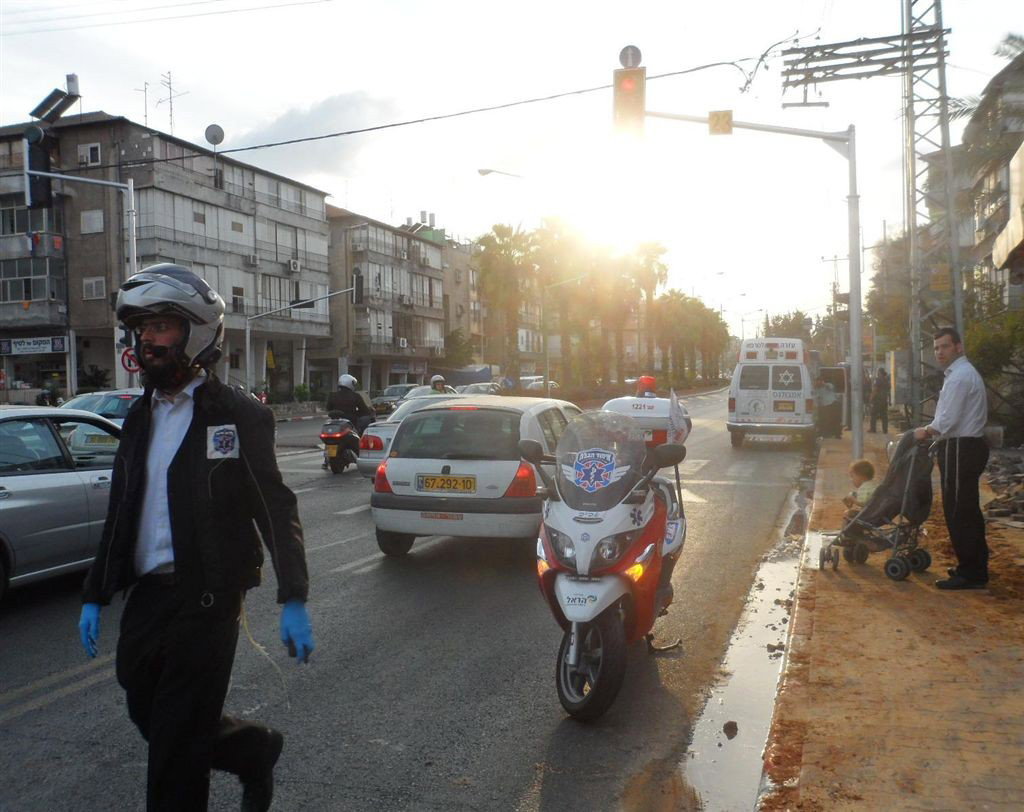 תאונה בבני-ברק: אמבולנס ואוטובוס התנגשו