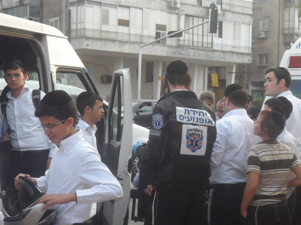 תאונה בבני-ברק: אמבולנס ואוטובוס התנגשו