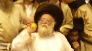 תיעוד נדיר: "זריקת התפוחים" בתולדות אהרן