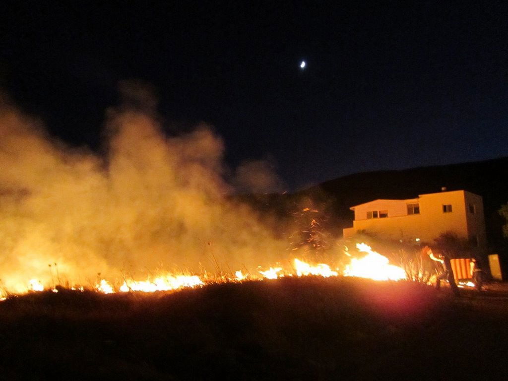 יבניאל: תושבים השתלטו על שריפת ענק