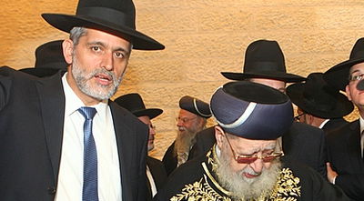 יו"ר ש"ס אלי ישי עם מרן הגר"ע יוסף, אמש