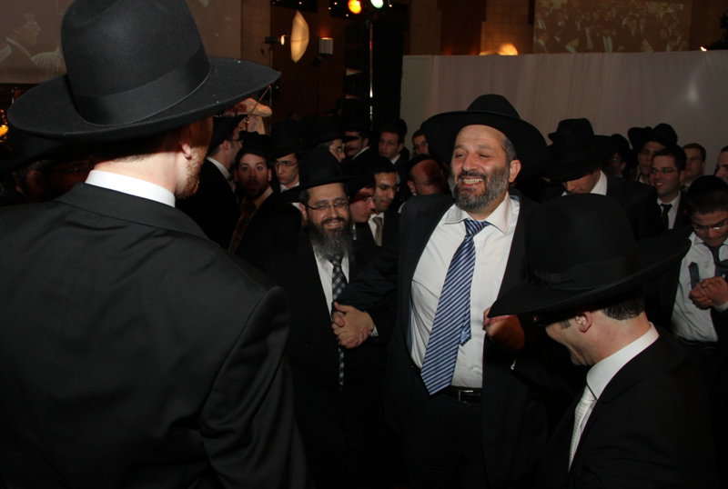 בחתונת בתו של הרב משה יוסף: דרעי וישי, אולמרט ובן-דוד