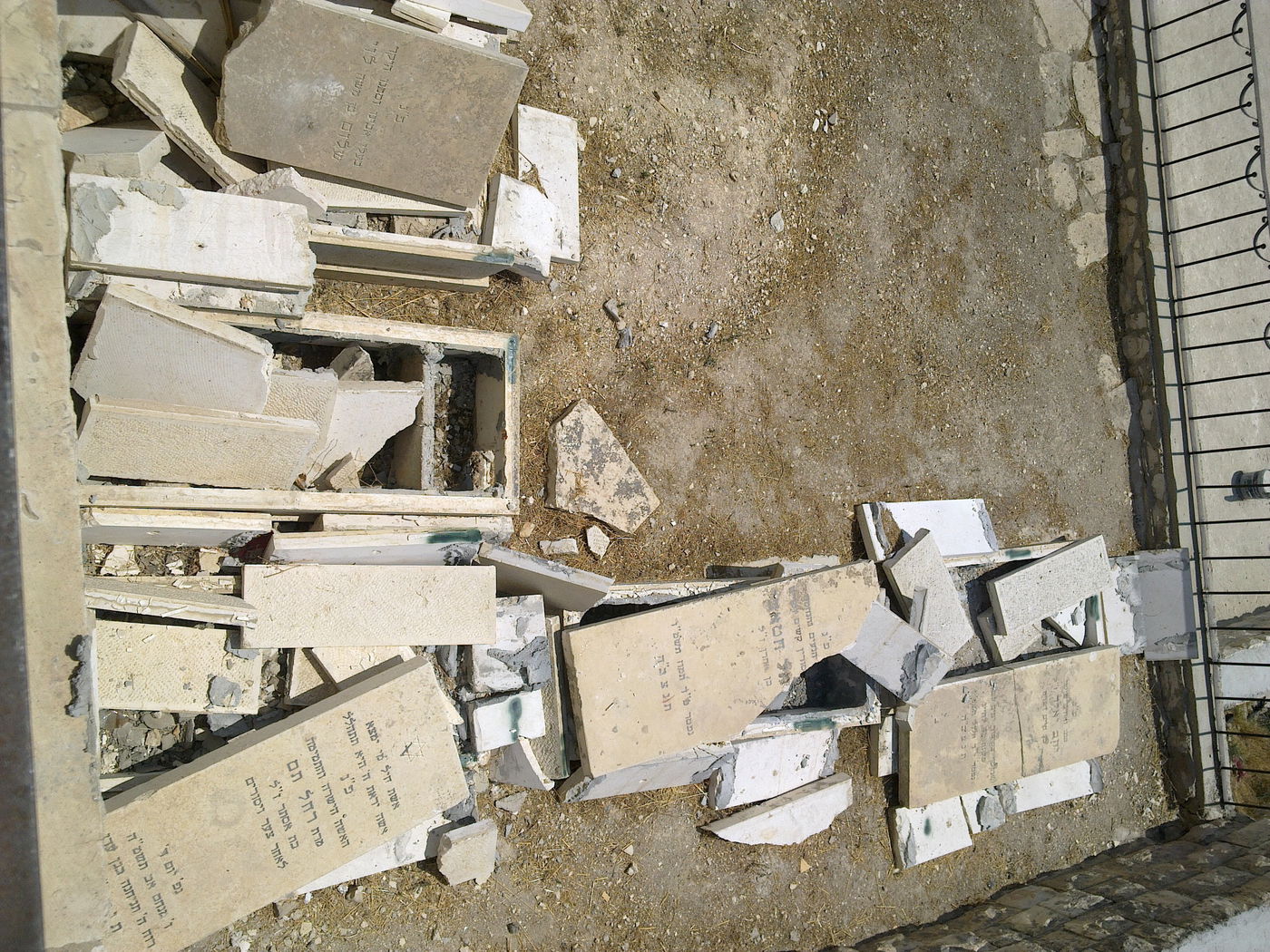 שוב: פורעים חיללו קברים בהר הזיתים