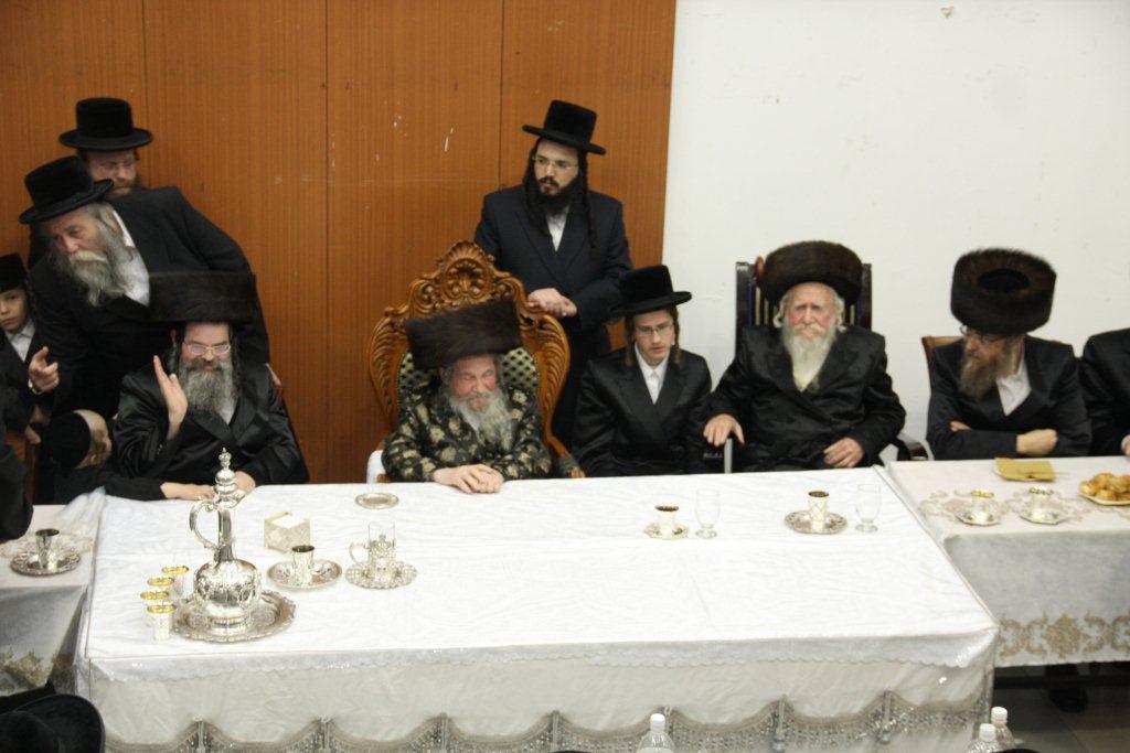 שמחת האירוסין לנכדת האדמו"ר מנדבורנה