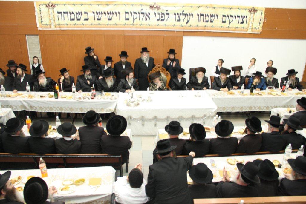 שמחת האירוסין לנכדת האדמו"ר מנדבורנה