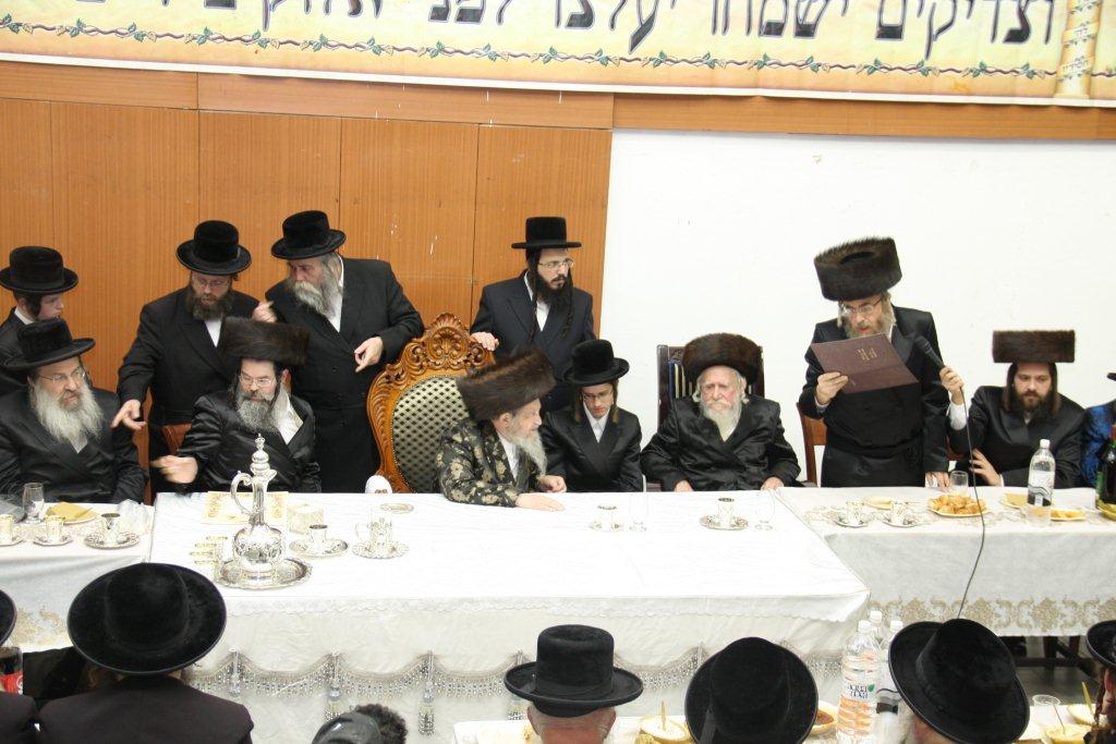 שמחת האירוסין לנכדת האדמו"ר מנדבורנה