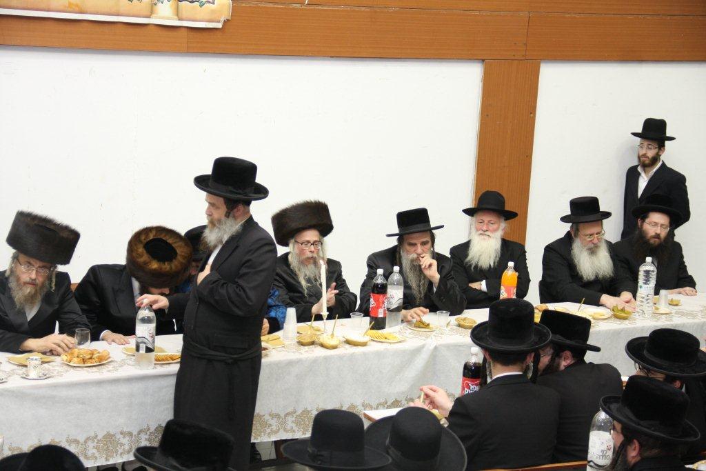 שמחת האירוסין לנכדת האדמו"ר מנדבורנה