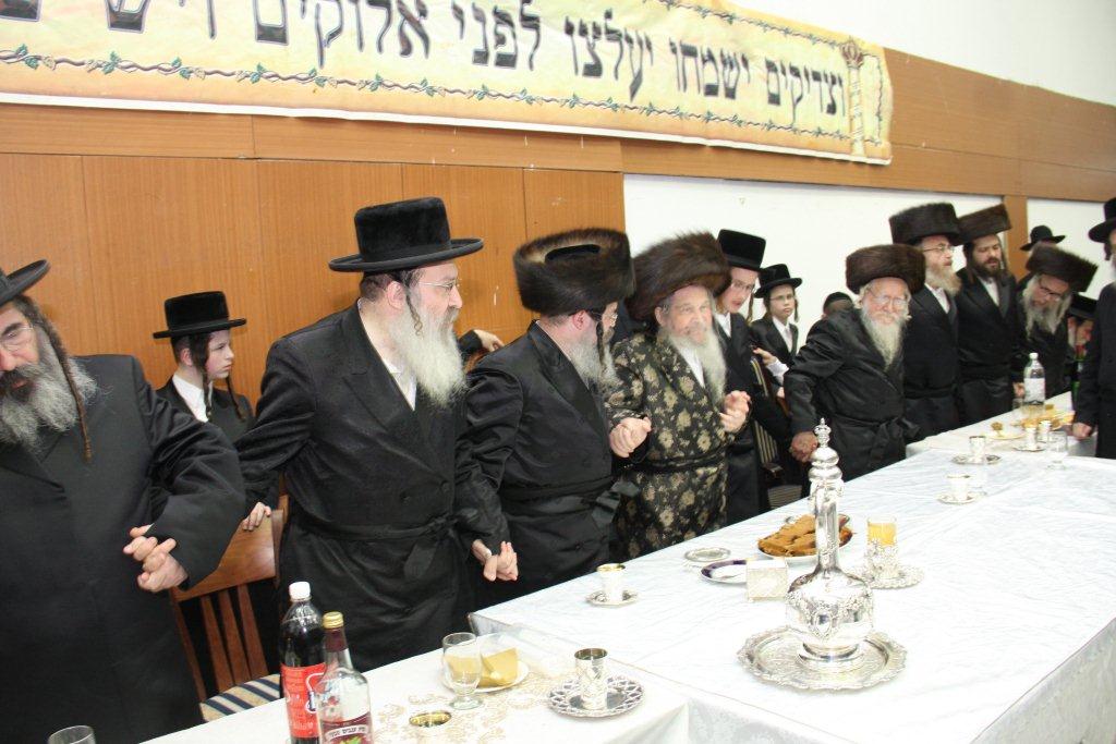 שמחת האירוסין לנכדת האדמו"ר מנדבורנה