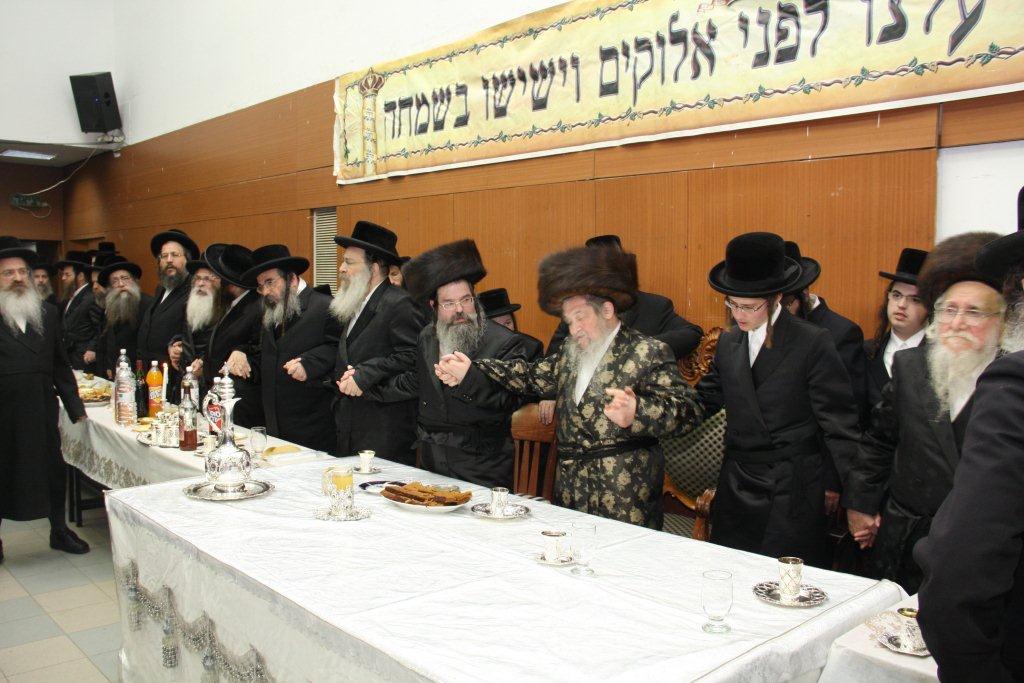 שמחת האירוסין לנכדת האדמו"ר מנדבורנה