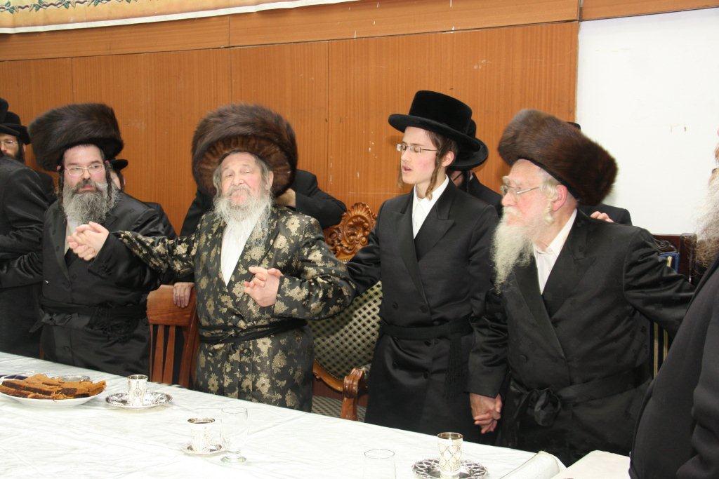 שמחת האירוסין לנכדת האדמו"ר מנדבורנה