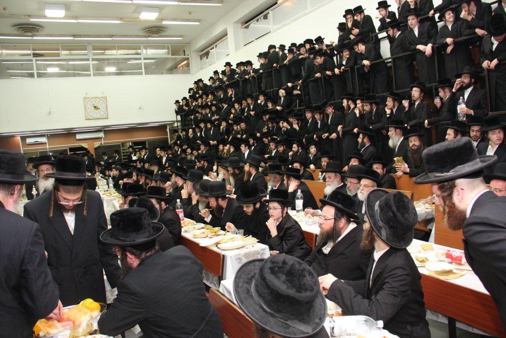 שמחת האירוסין לנכדת האדמו"ר מנדבורנה