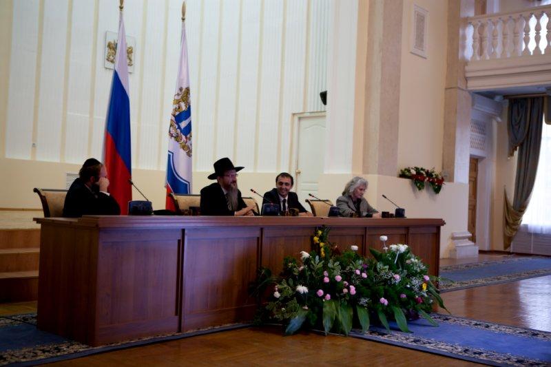 רבה של רוסיה מחזק את הקהילות