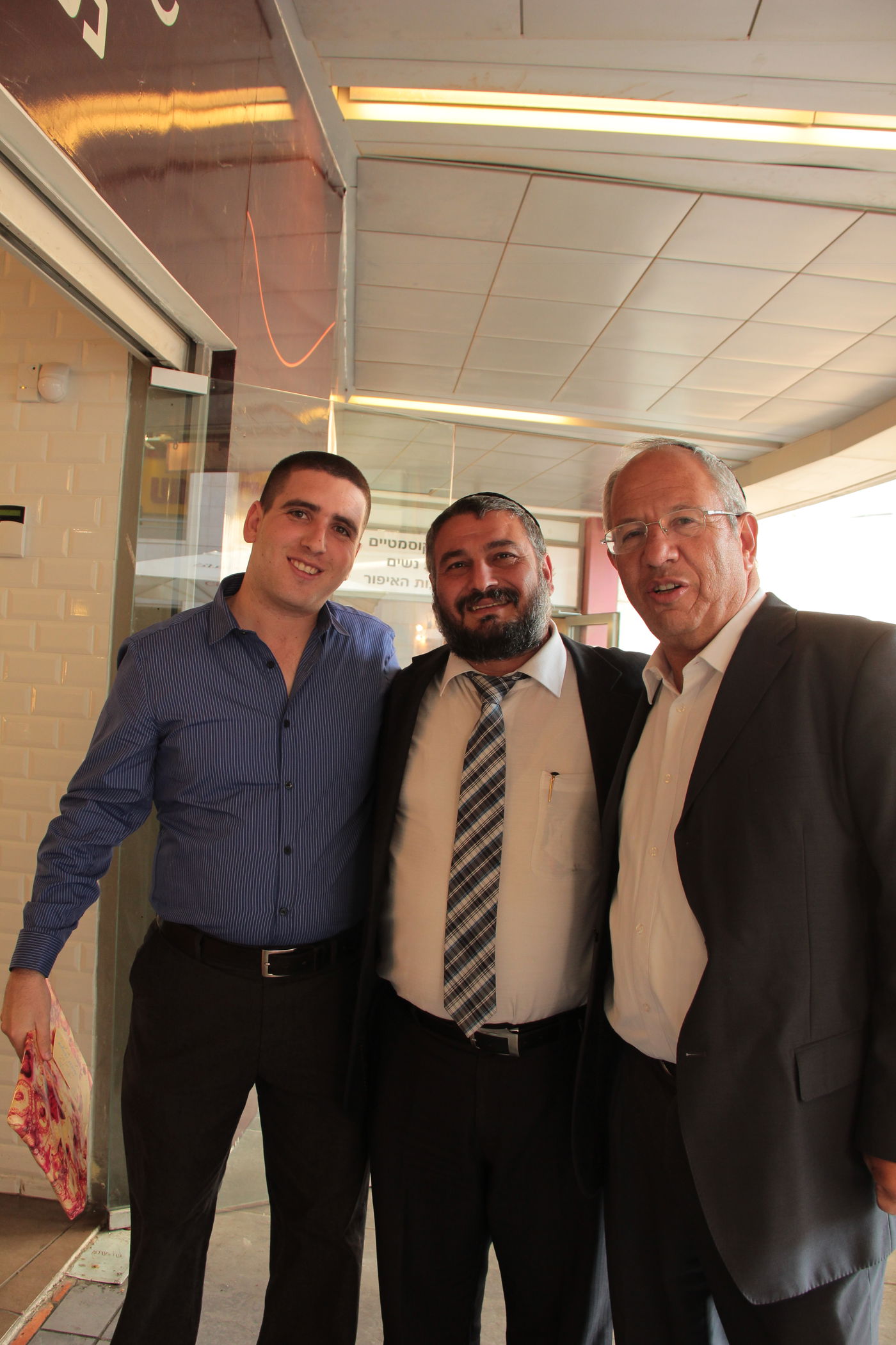 הפתעה: ראש עיריית בית שמש התחבק עם ראש האופוזיציה