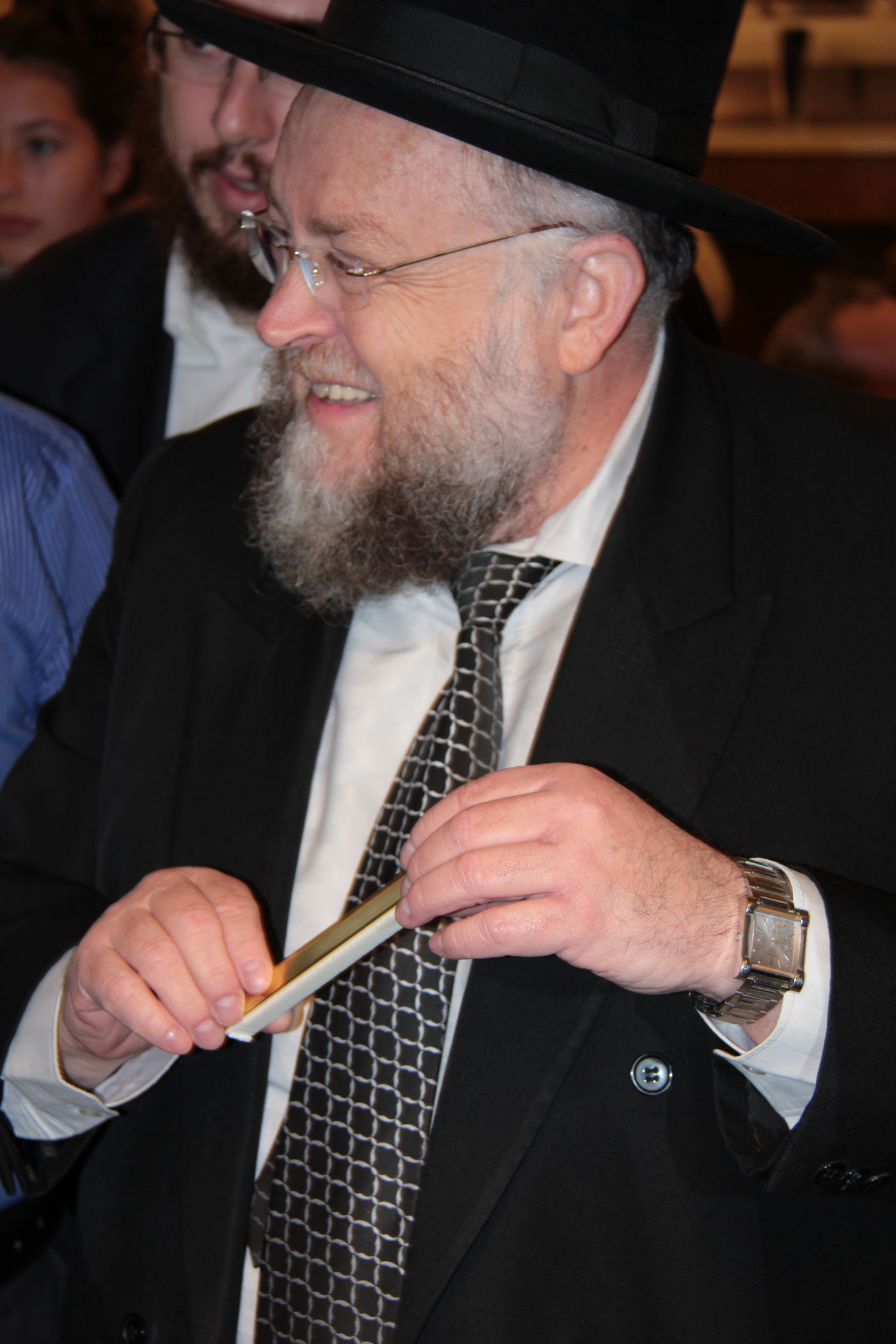 הפתעה: ראש עיריית בית שמש התחבק עם ראש האופוזיציה