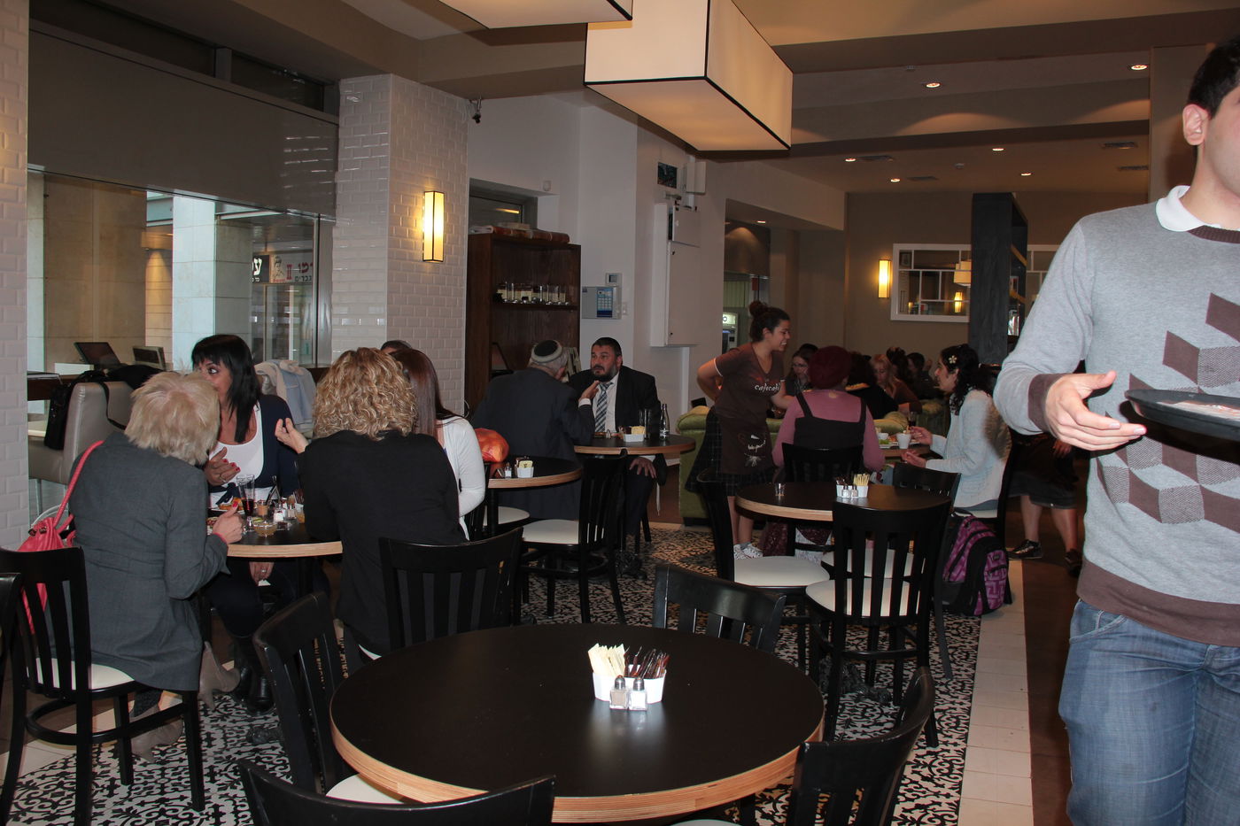 הפתעה: ראש עיריית בית שמש התחבק עם ראש האופוזיציה