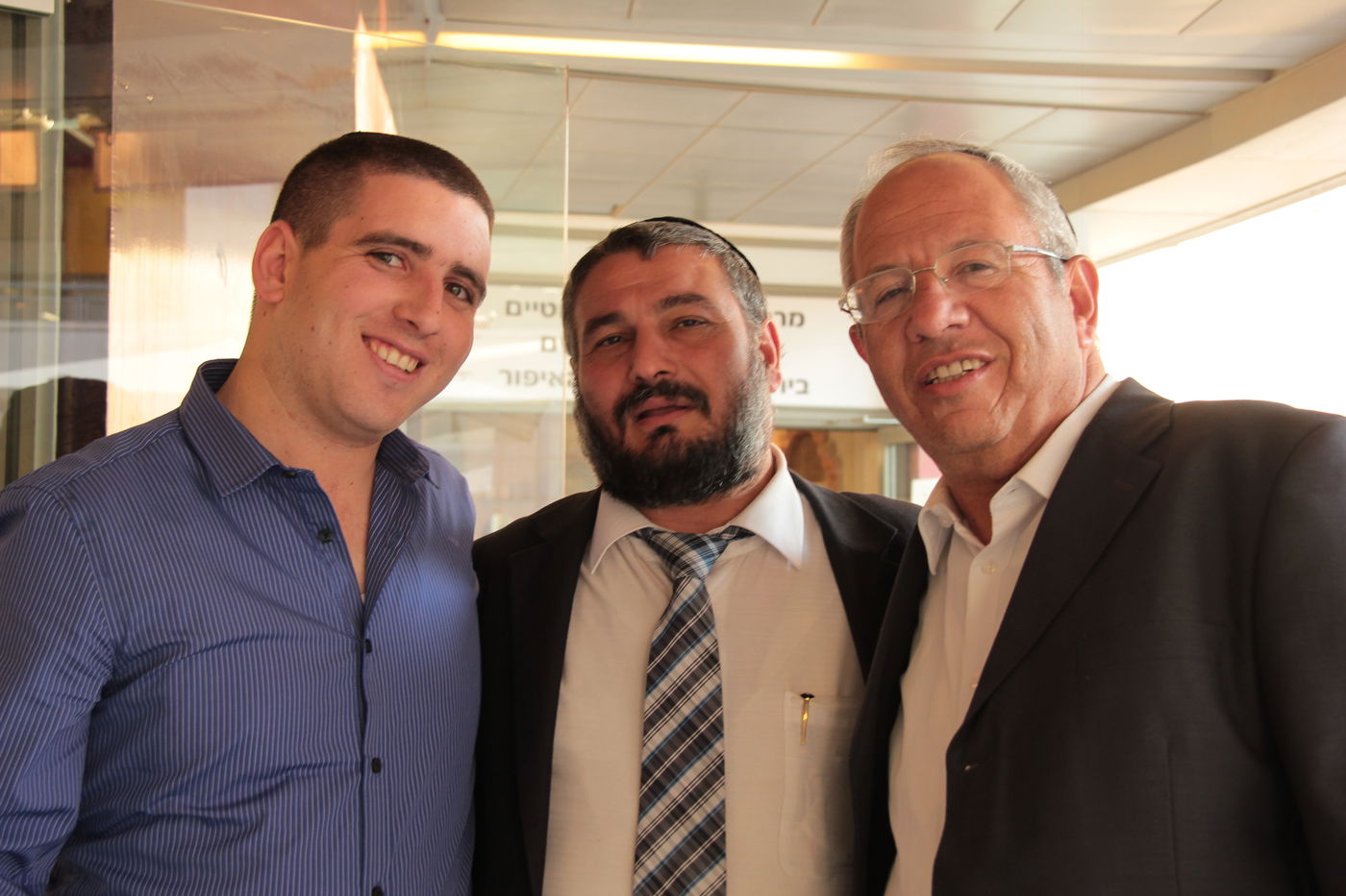 הפתעה: ראש עיריית בית שמש התחבק עם ראש האופוזיציה