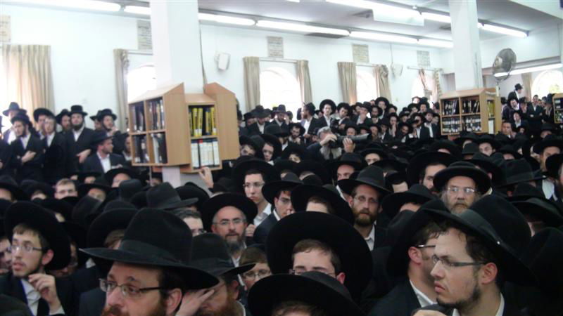 אֶת-הַשְּׂרֵפָה אֲשֶׁר שָׂרַף ה' ● המונים בהלווית ראש ישיבת מיר זצ"ל