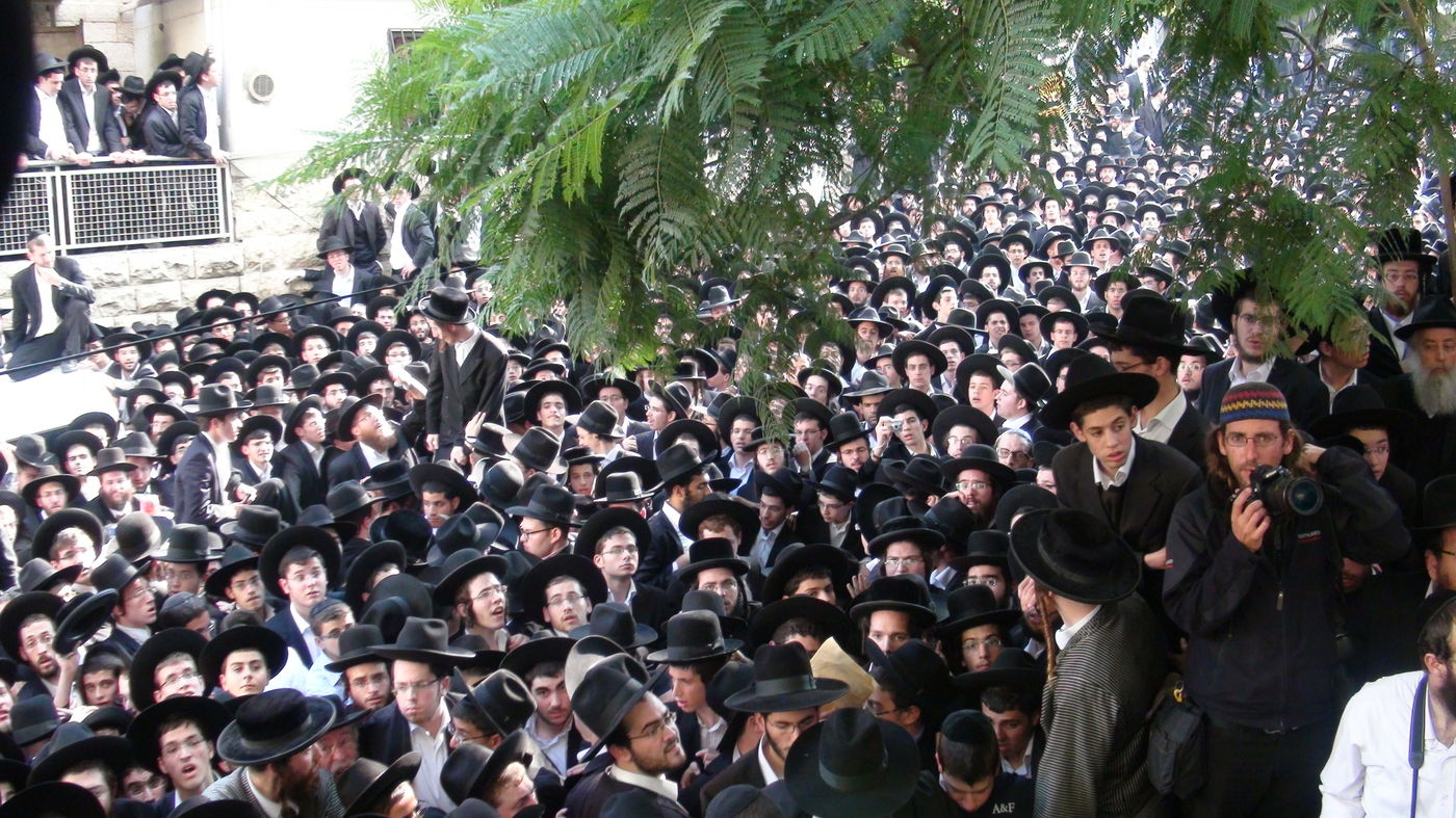 אֶת-הַשְּׂרֵפָה אֲשֶׁר שָׂרַף ה' ● המונים בהלווית ראש ישיבת מיר זצ"ל