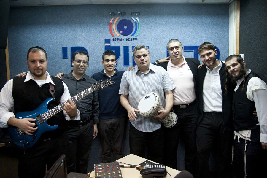 צפו בוידאו: חפלה מזרחית ברדיו "קול חי"