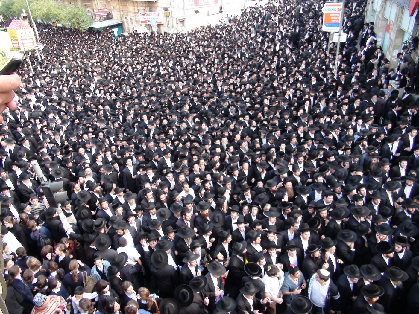 גדולי ישראל מלווים את ראש ישיבת מיר זצ"ל ●  וידאו מלא