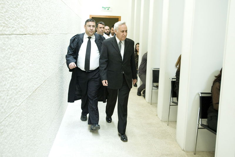 הולך לכלא: הנשיא לשעבר משה קצב קיבל 7 שנות מאסר