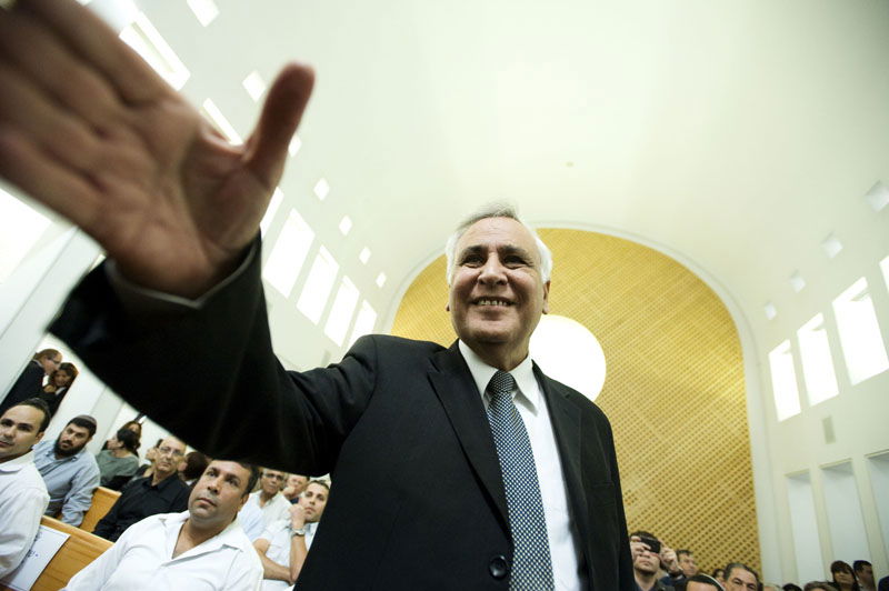 הולך לכלא: הנשיא לשעבר משה קצב קיבל 7 שנות מאסר