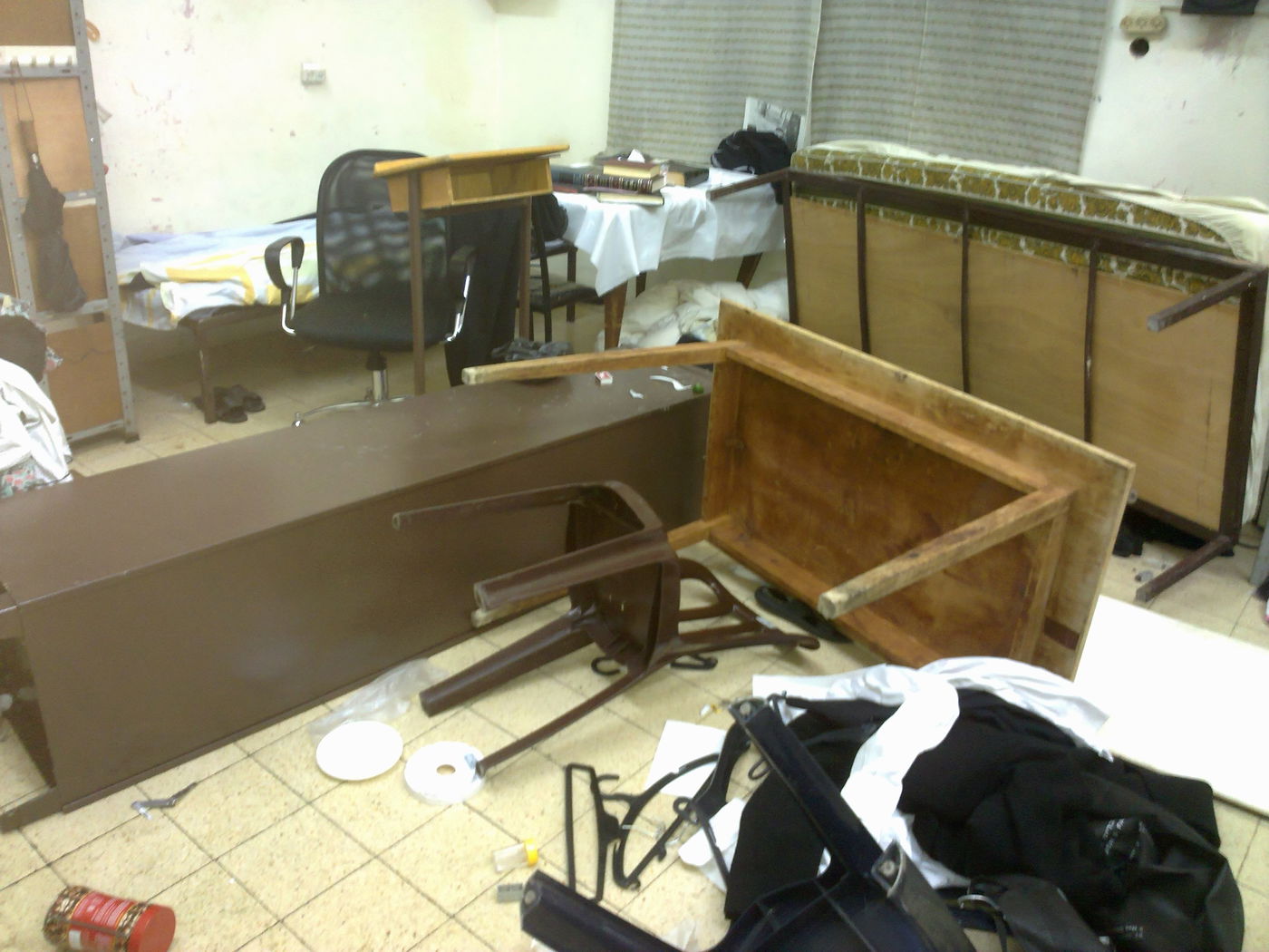 מהומות בפוניבז': תלמידים עוכבו לחקירה בחשד לאלימות