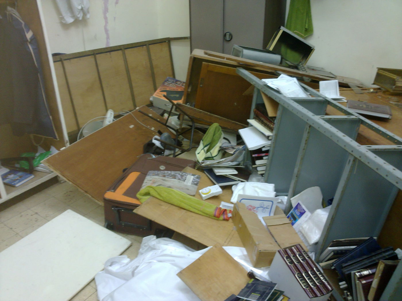 מהומות בפוניבז': תלמידים עוכבו לחקירה בחשד לאלימות