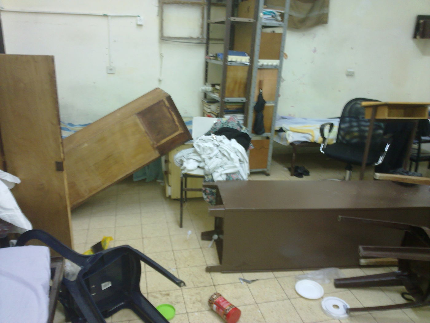 מהומות בפוניבז': תלמידים עוכבו לחקירה בחשד לאלימות