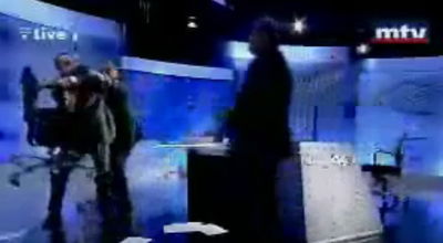 צפו: מרואיינים הולכים מכות בטלוויזיה הלבנונית