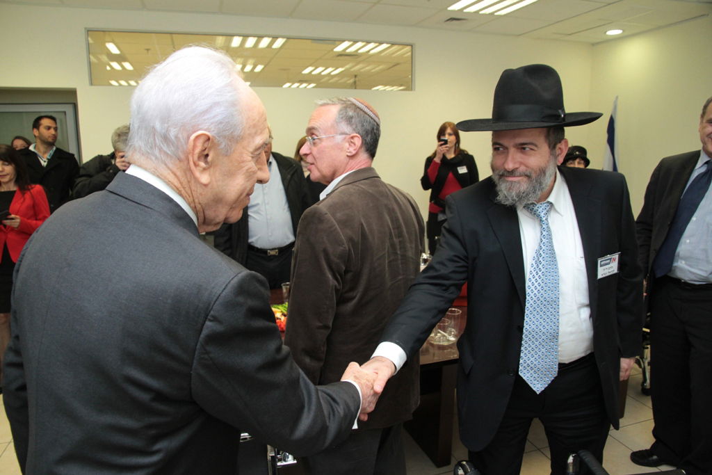 פרס: "לאפשר לחרדים לעבוד תוך הפרדה בין גברים לנשים"