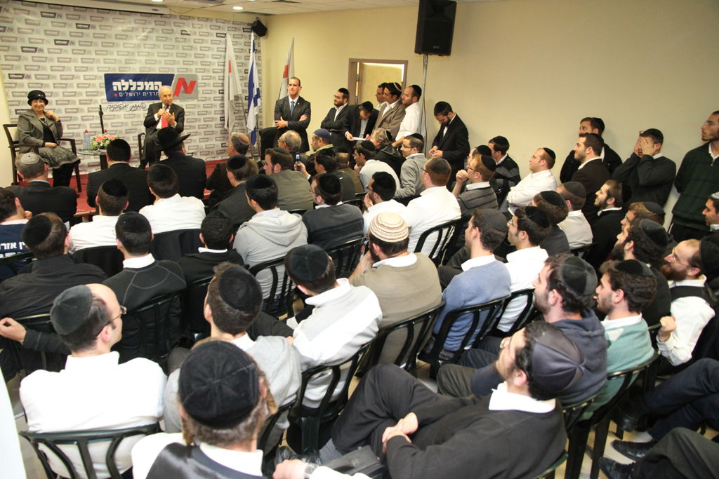 פרס: "לאפשר לחרדים לעבוד תוך הפרדה בין גברים לנשים"