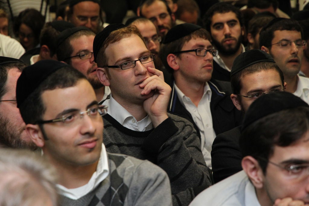 פרס: "לאפשר לחרדים לעבוד תוך הפרדה בין גברים לנשים"