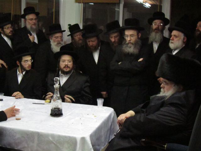 תיעוד נדיר: האדמו"ר מבעלזא במעון הנופש