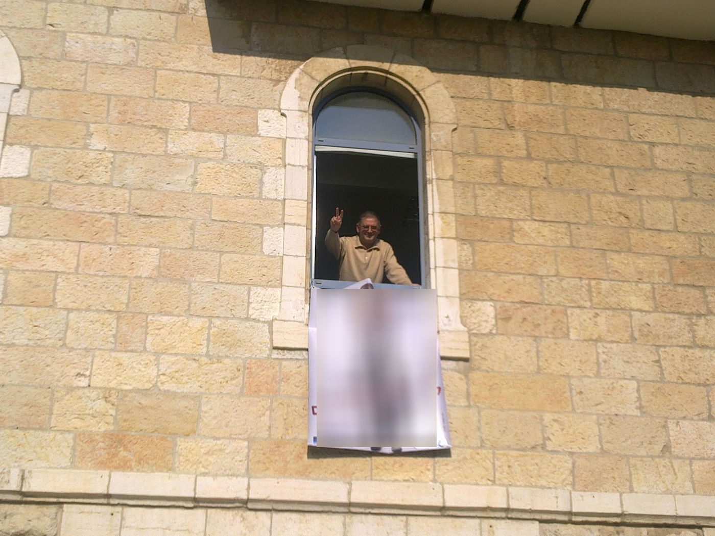 פרובוקציה בעיריית ירושלים: תמונת אישה