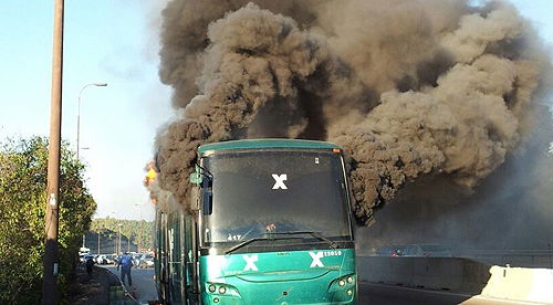 אוטובוס עלה באש בכביש מספר 1; אין נפגעים