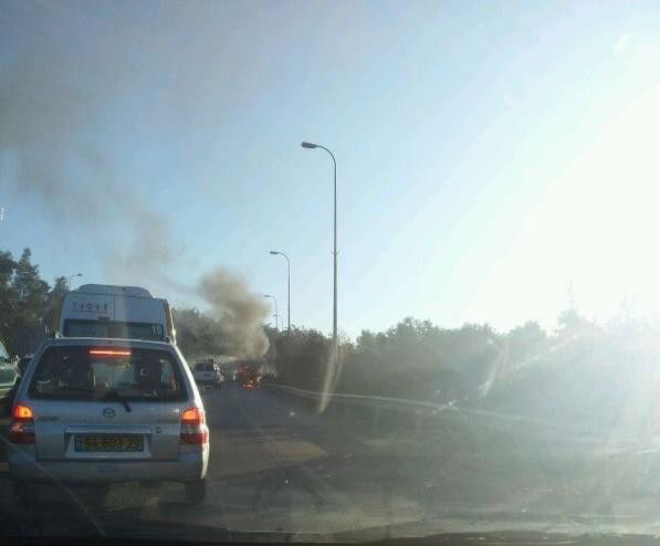 אוטובוס עלה באש בכביש מספר 1; אין נפגעים