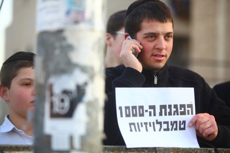 המפץ הגדול • הרב אמנון יצחק הורה - ומאות טלויזיות הושלכו