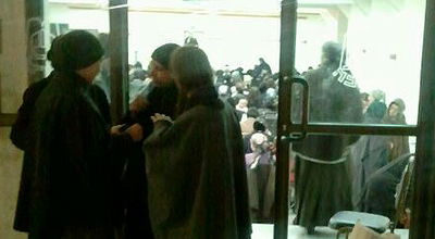 נשות ה'שאלים' מתכנסות, הערב. צילום בלעדי: כיכר השבת