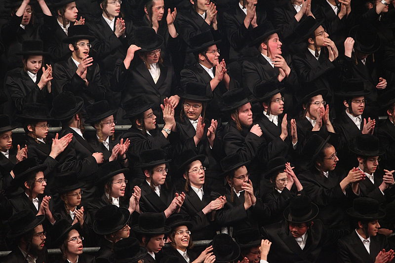 שַׂמֵּחַ תְּשַׂמַּח רֵעִים אֲהוּבִים: צפו בחתונה הגדולה בחצר ויז'ניץ