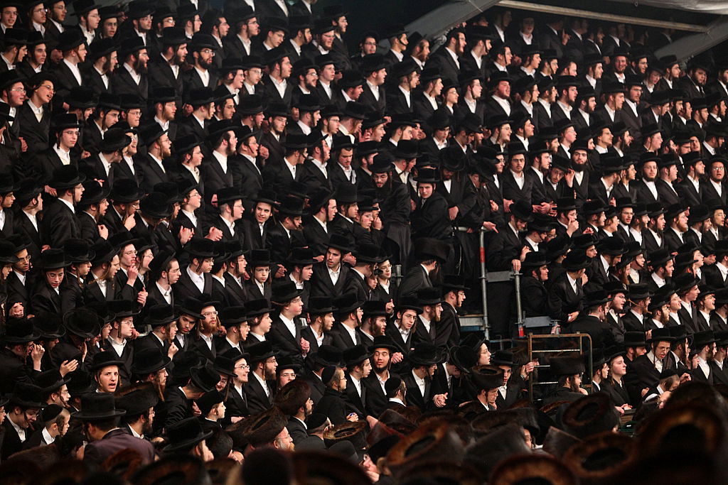 שַׂמֵּחַ תְּשַׂמַּח רֵעִים אֲהוּבִים: צפו בחתונה הגדולה בחצר ויז'ניץ