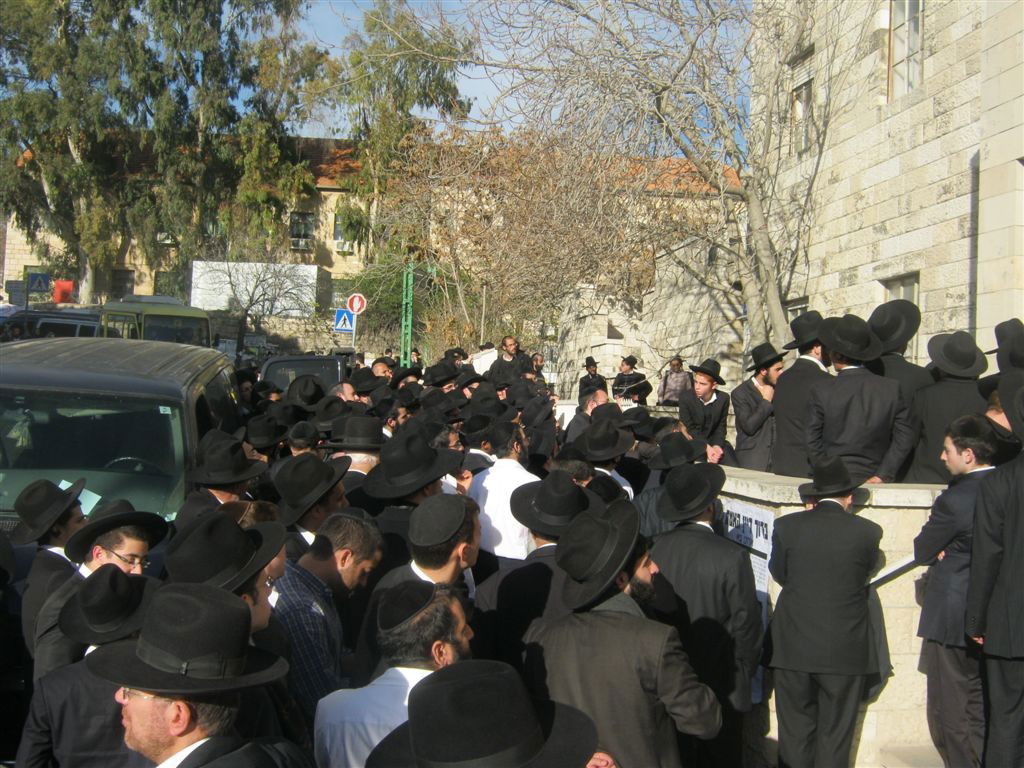 נדם קולו: מסע הלווית החזן רבי רפאל יאיר אלנדב