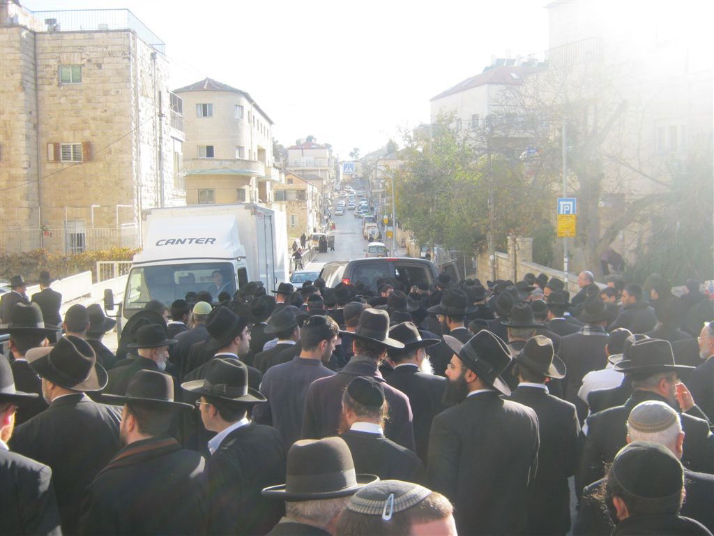 נדם קולו: מסע הלווית החזן רבי רפאל יאיר אלנדב