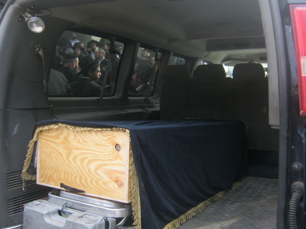 נדם קולו: מסע הלווית החזן רבי רפאל יאיר אלנדב