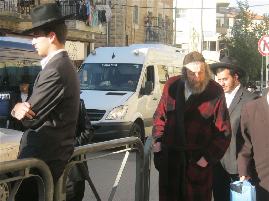 נדם קולו: מסע הלווית החזן רבי רפאל יאיר אלנדב