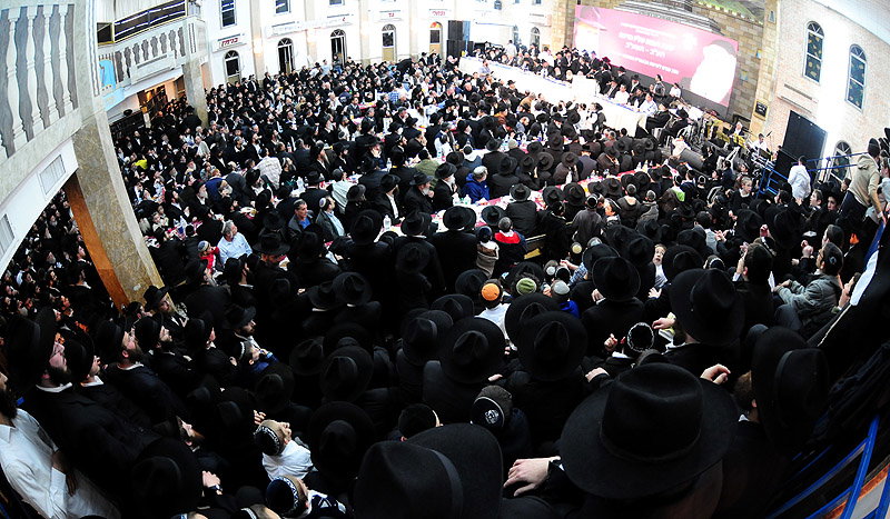 'ראש-השנה לחסידות': אלפים חגגו בהתוועדות בכפר-חב"ד