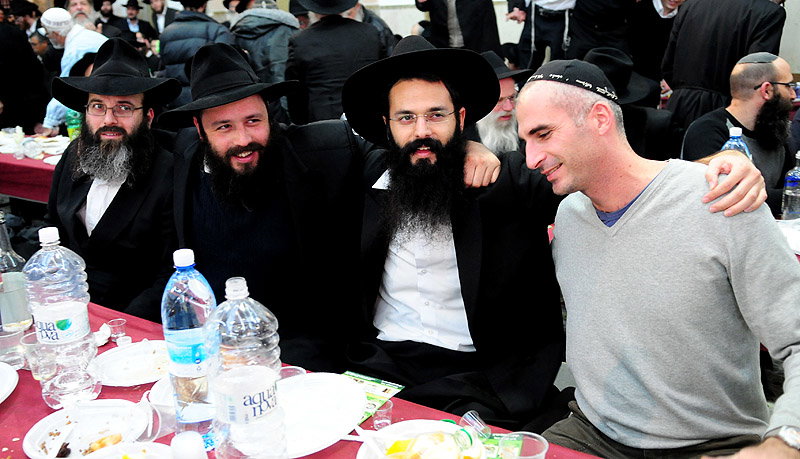 'ראש-השנה לחסידות': אלפים חגגו בהתוועדות בכפר-חב"ד