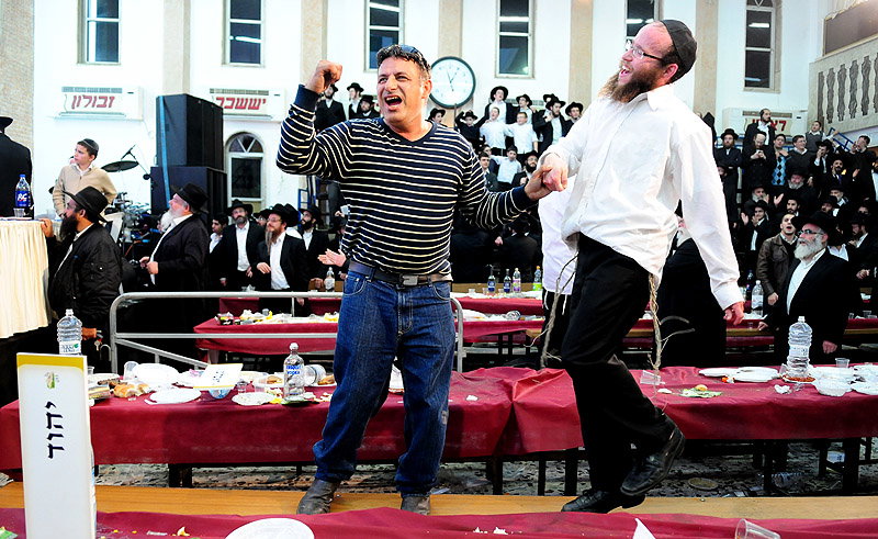'ראש-השנה לחסידות': אלפים חגגו בהתוועדות בכפר-חב"ד